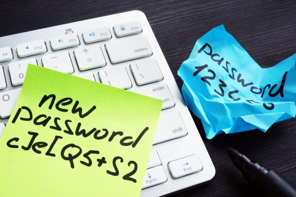Strong and weak password on PostIts.