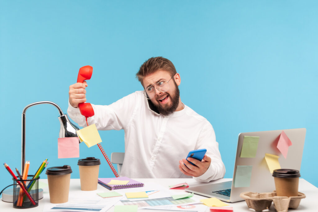 Differences Between Mobile Phones & Landlines (Easy Peasy)