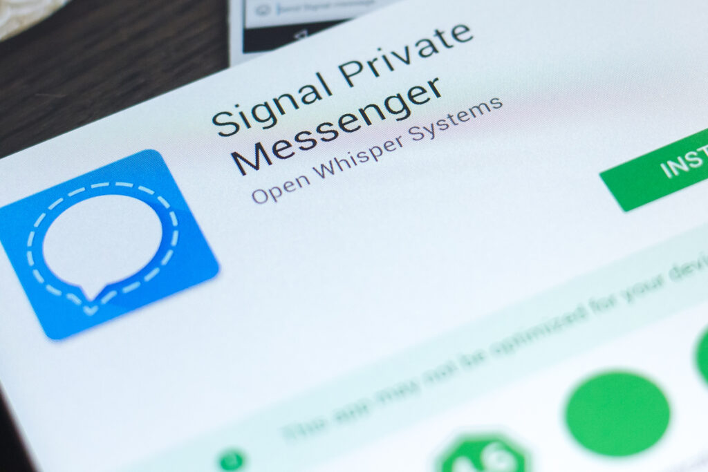 close-up shot of download page of signal private messenger app